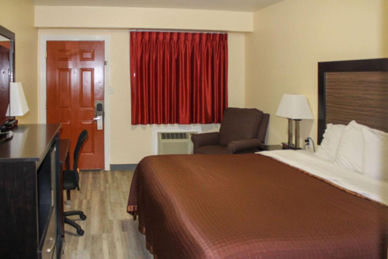 Rodeway Inn Medford South I-5 Exterior photo